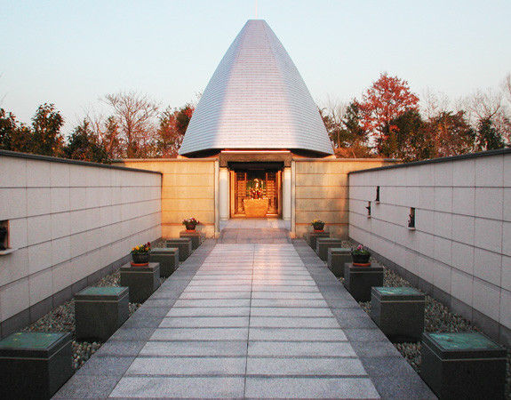TOKYO REIEN CEMETERY MEMORIAL HALL