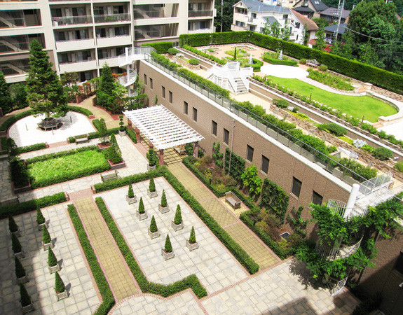 GARDEN COURT SEIJO